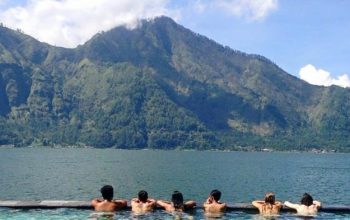 Toya Bungkah Hot Spring Tour Package