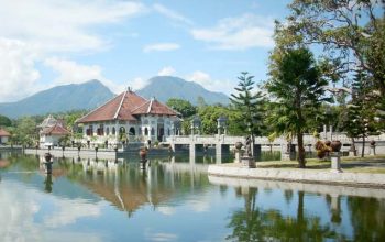 Best Places to Visit Around Amed Beach