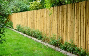 Tukang Pagar Bambu di Denpasar