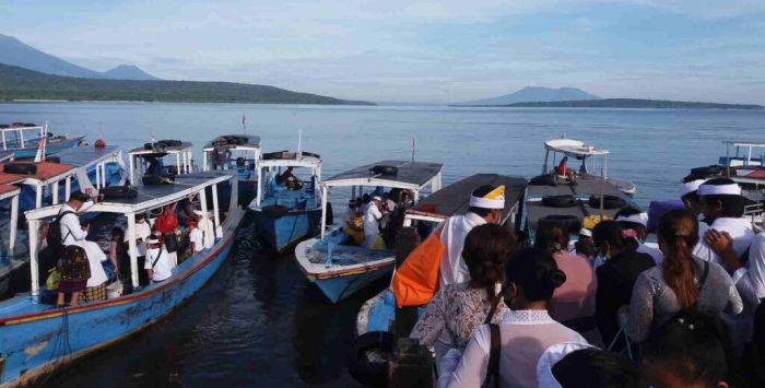 Sewa Perahu Ke Pulau Menjangan