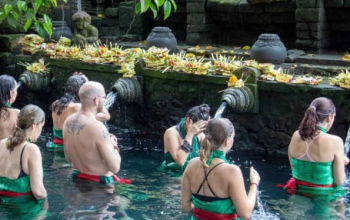 Aturan Saat Masuk Pura di Bali