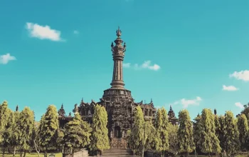 Sewa Mobil dengan Sopir dekat Renon