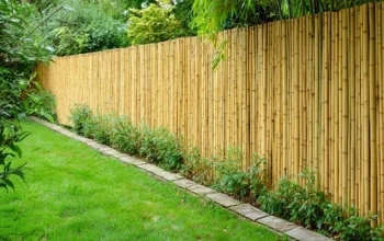 Tukang Pagar Bambu di Denpasar