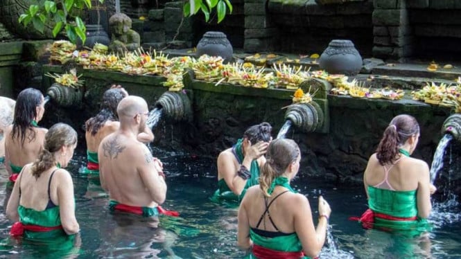 Rules When Entering a Temple in Bali