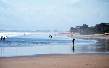 Sewa Mobil dengan Sopir di Seminyak Bali
