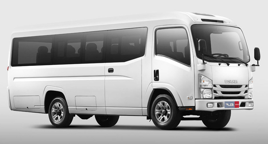 Huur Isuzu Elf 20 Zitplaatsen Auto in Bali