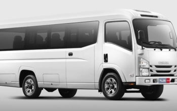 Isuzu Elf 20-Sitzer Mietwagen auf Bali