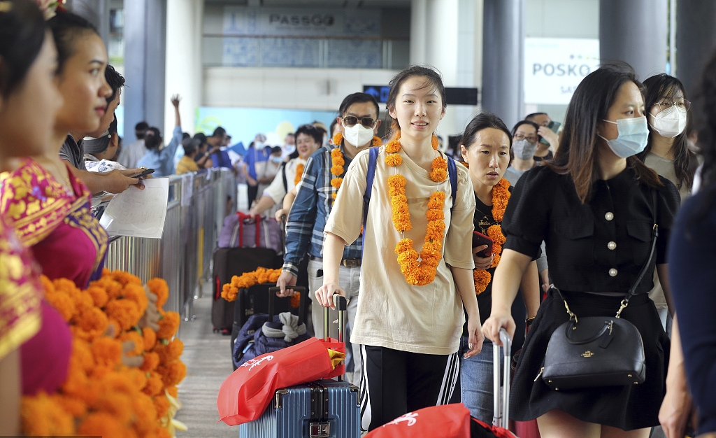 China tour guide rental in Bali