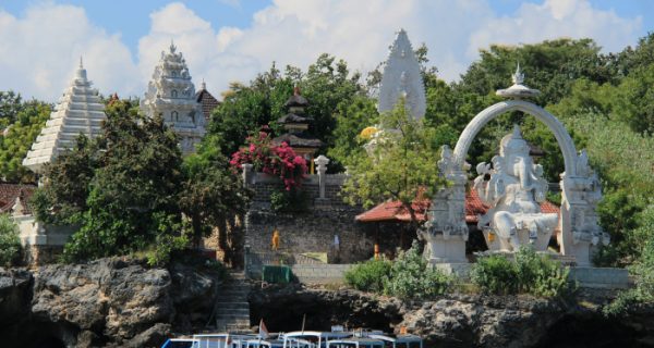Sewa Perahu Tirta Yatra ke Pulau Menjangan